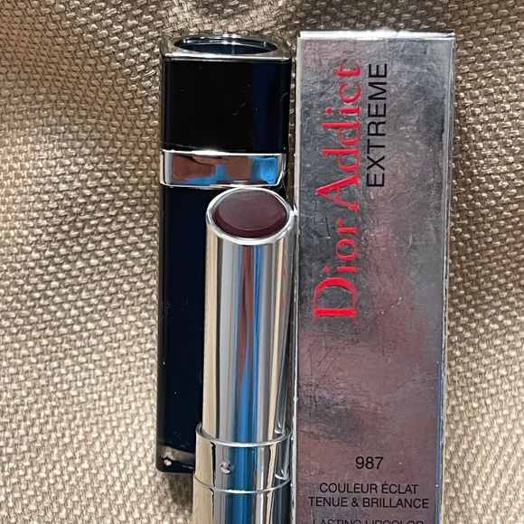 DIOR ADDICT Extreme Lipstick Color: Black Tie (987) - Picture 2 of 5